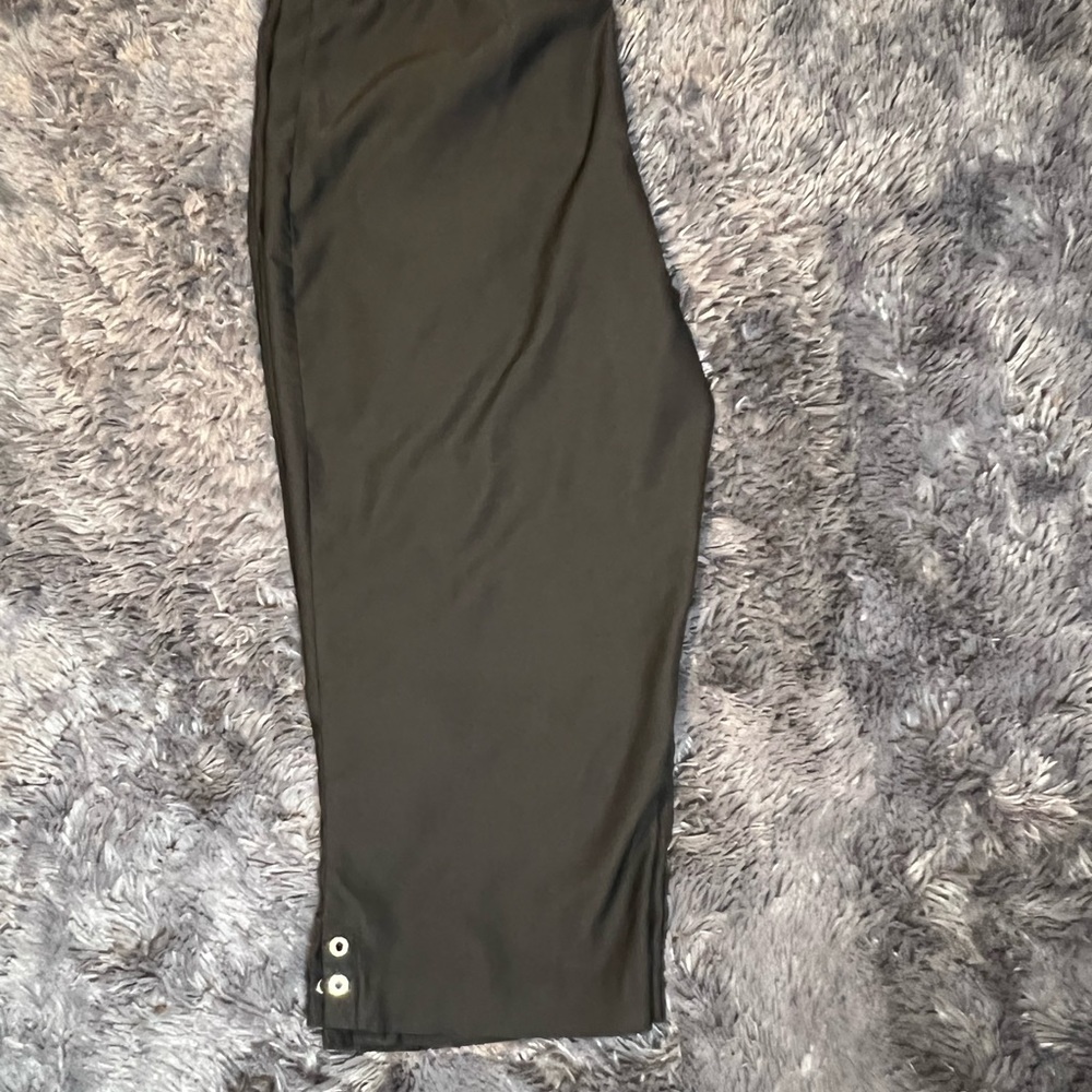 Avenue Plus Size Black Capris Size 22